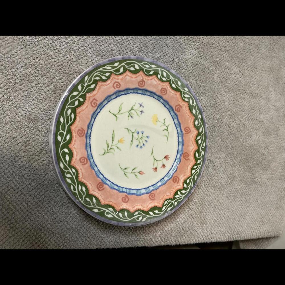 Set Of 4 Fitz and Floyd Gypsy Chicks Salad Plates‎ 8 1/2" Diameter Field Flowers